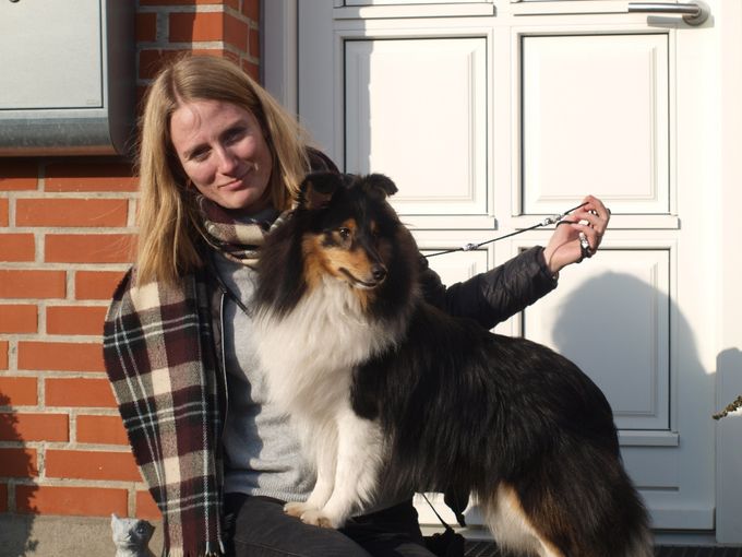 Rikke med Dima som blev 3. bedste han på DKK`s Int. udstilling i Fredericia, den 09.02.19. Efter  DKCH LUCH INTCH DEVDHCH Jenner`s Magnificent Snowdrop (Puck) og Lord Of The Storm From Lavika (Melvin: ejer Anne Reider Kennel Shellrick, SE) 